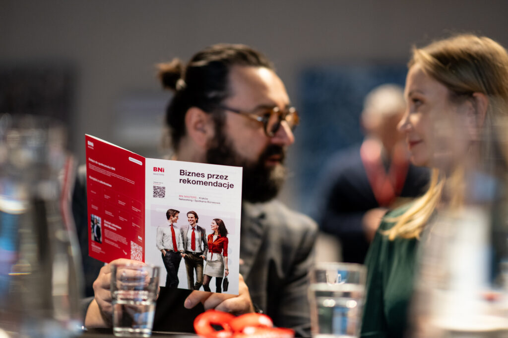 Networking w biznesie – jak rekomendacje i polecenia pomagają rozwijać firmę